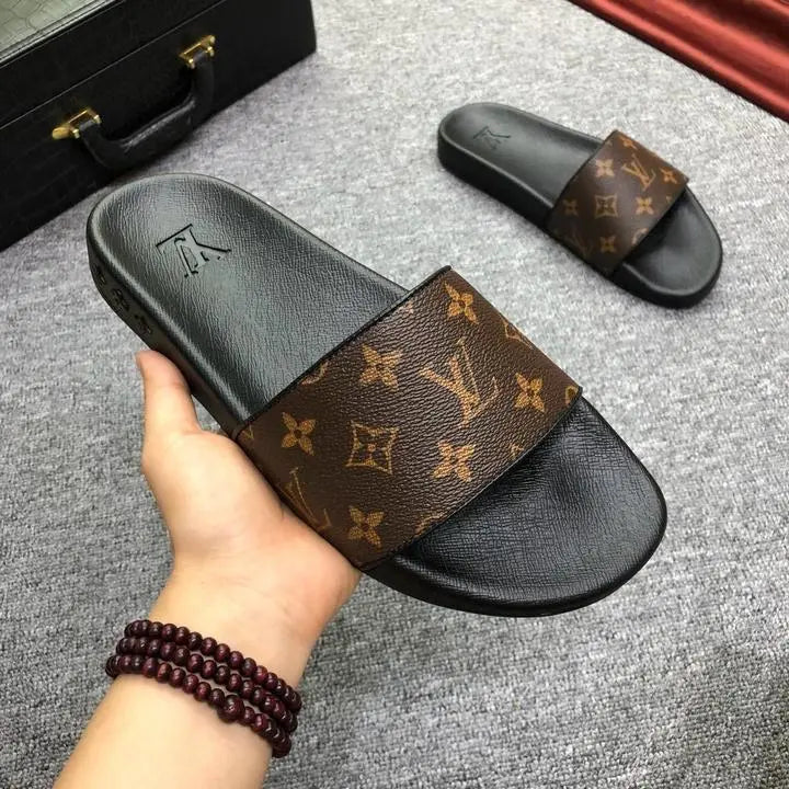 LOUIS VUITTON - PANTOUFLES HOMME - https://treadfitpro.com/